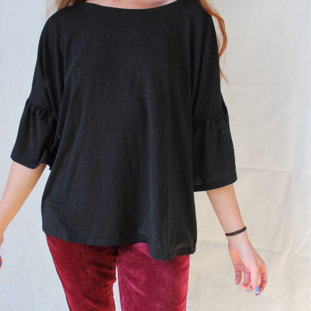 Black puff sleeve t-shirt